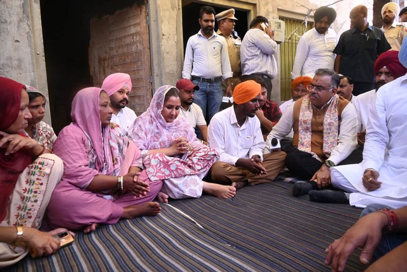 ਗੁਲਜ਼ਾਰ ਸਿੰਘ ਦੇ ਖੁਦਕੁਸ਼ੀ ਮਾਮਲੇ 'ਤੇ ਤਰੁਣ ਚੁੱਘ ਦਾ ਵੱਡਾ ਕਦਮ; ਅਮਿਤ ਸ਼ਾਹ ਕੋਲ ਉਠਾਉਣ ਦਾ ਕੀਤਾ ਵਾਅਦਾ