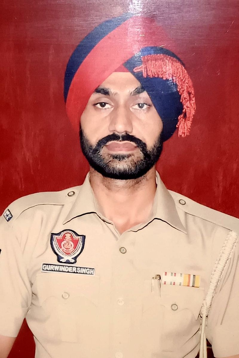 ਮਾਨਸਾ: ਡੀ ਸੀ ਦੇ ਗੰਨਮੈਨ ਨੇ ਪਰਿਵਾਰ ’ਤੇ ਗੋਲੀਆਂ ਚਲਾ ਕੇ ਪੁੱਤਰ ਤੇ ਆਪਣੀ ਜਾਨ ਲਈ